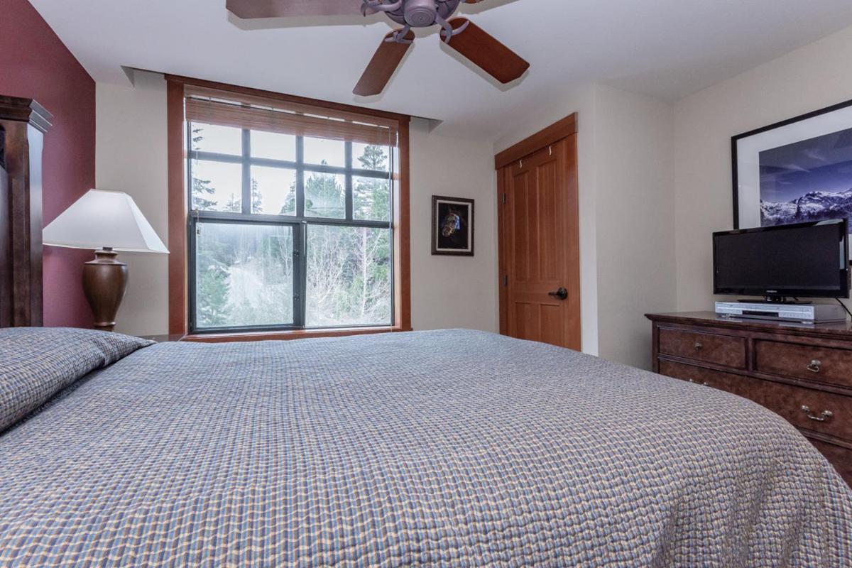 Village 1402 Mammoth Lakes Room photo